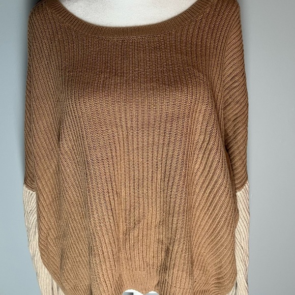 The limited color block sweater - Size: XL - like new - Picture 2 of 7